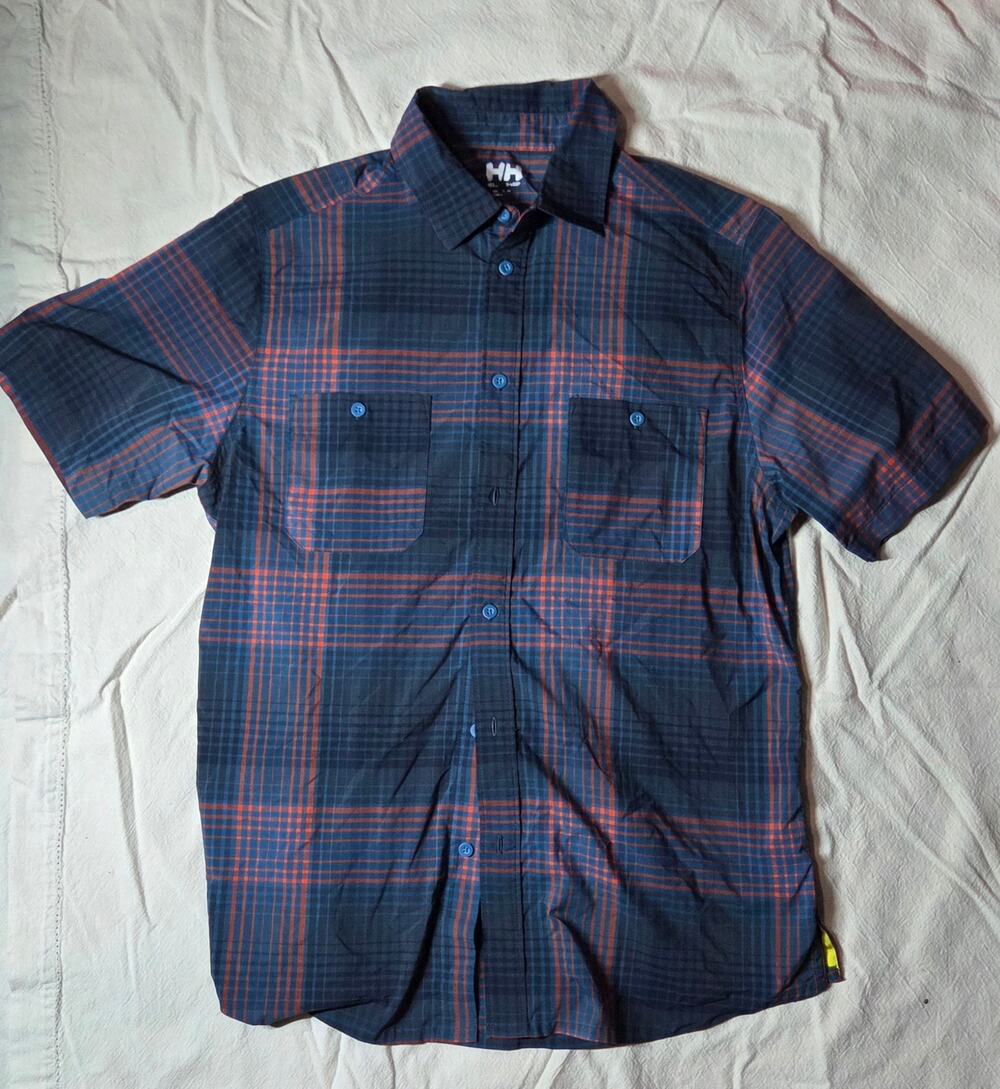 Helly Hansen Mens Plaid Short Sleeve Button Up Shirt Dual Pocket Hiking Medium
